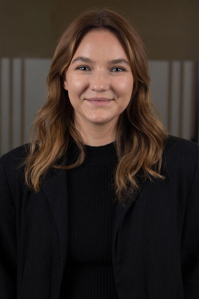 Emilia Pompa, Legal Assistant