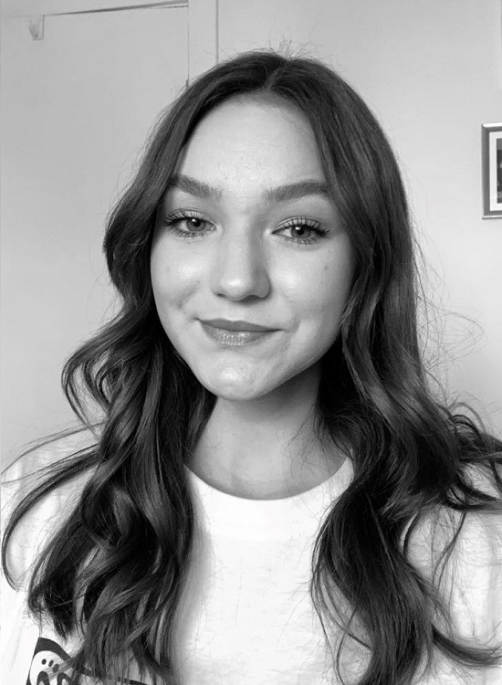 Emilia Pompa, Legal Assistant